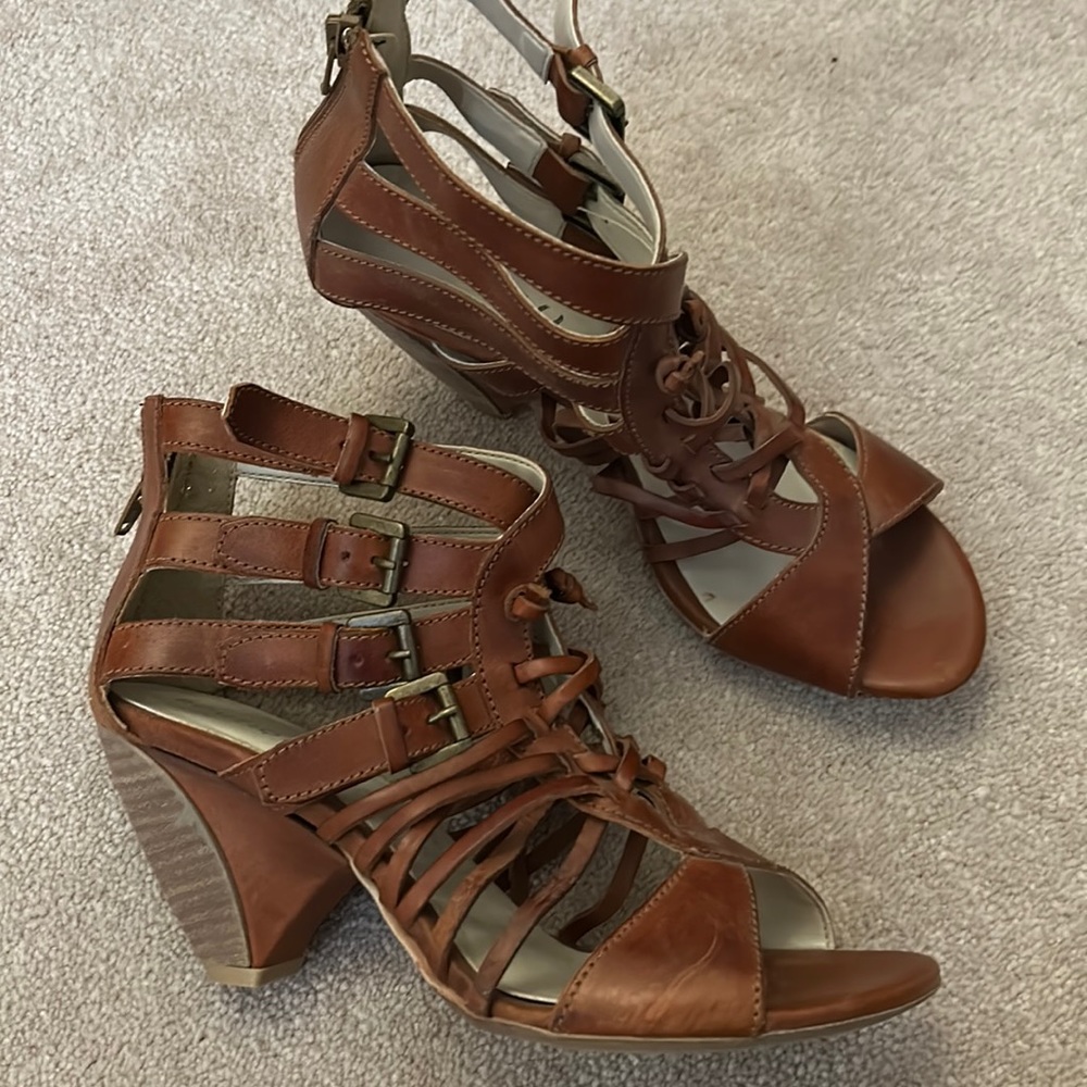Like new. Never worn.
